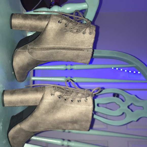 Charlotte Russe Closed Toe Ankle Booties - Picture 3 of 3